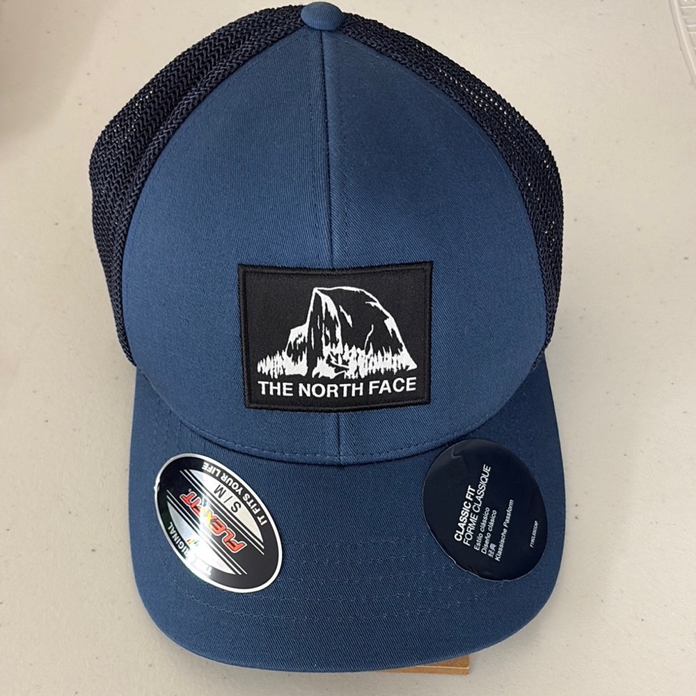 The North Face Navy Trucker Cap MD
